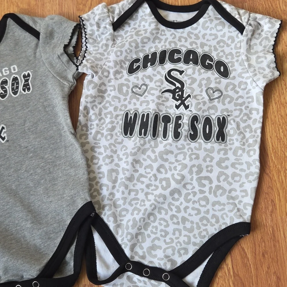 MLB Chicago White Sox Baby 12M Bodysuits 2pc NWOT Hearts Animal Print